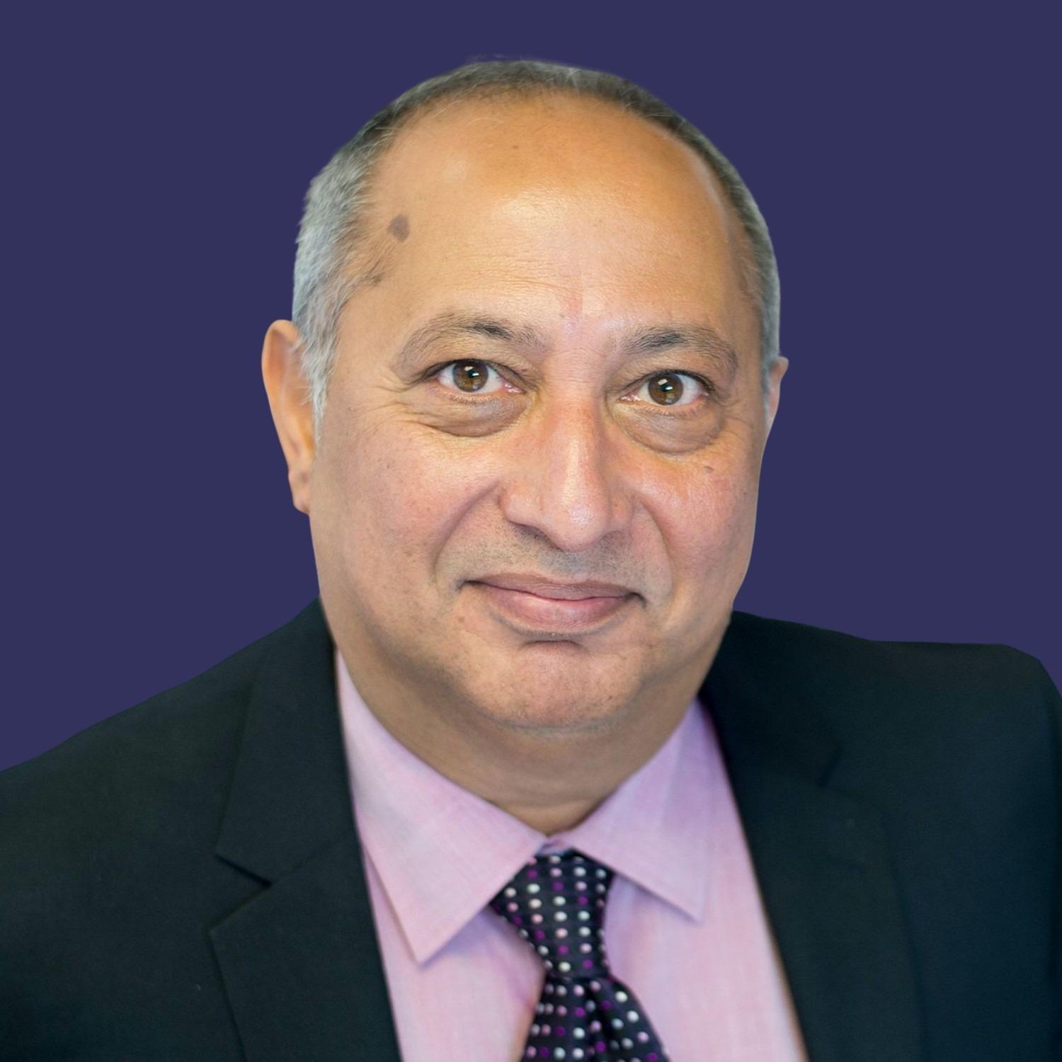 Professeur Swaran Singh