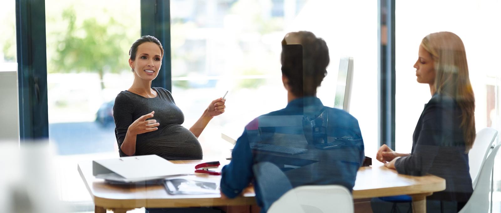 Femme enceinte au travail