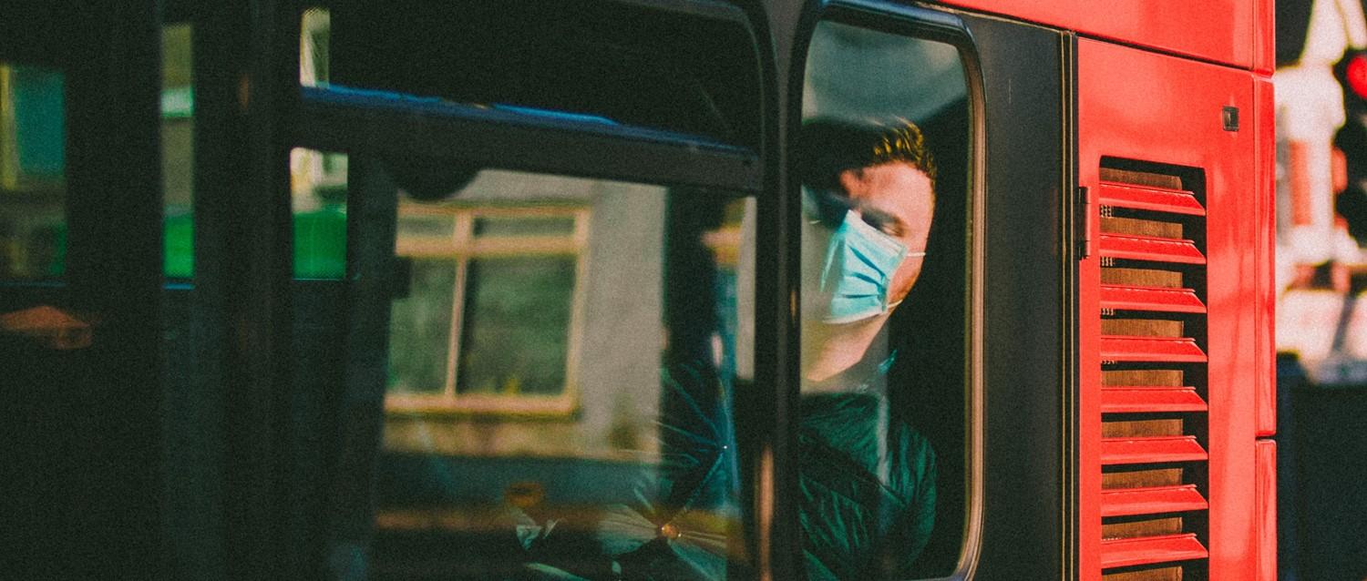 Comment réduire le risque de contracter un coronavirus dans les transports publics ?