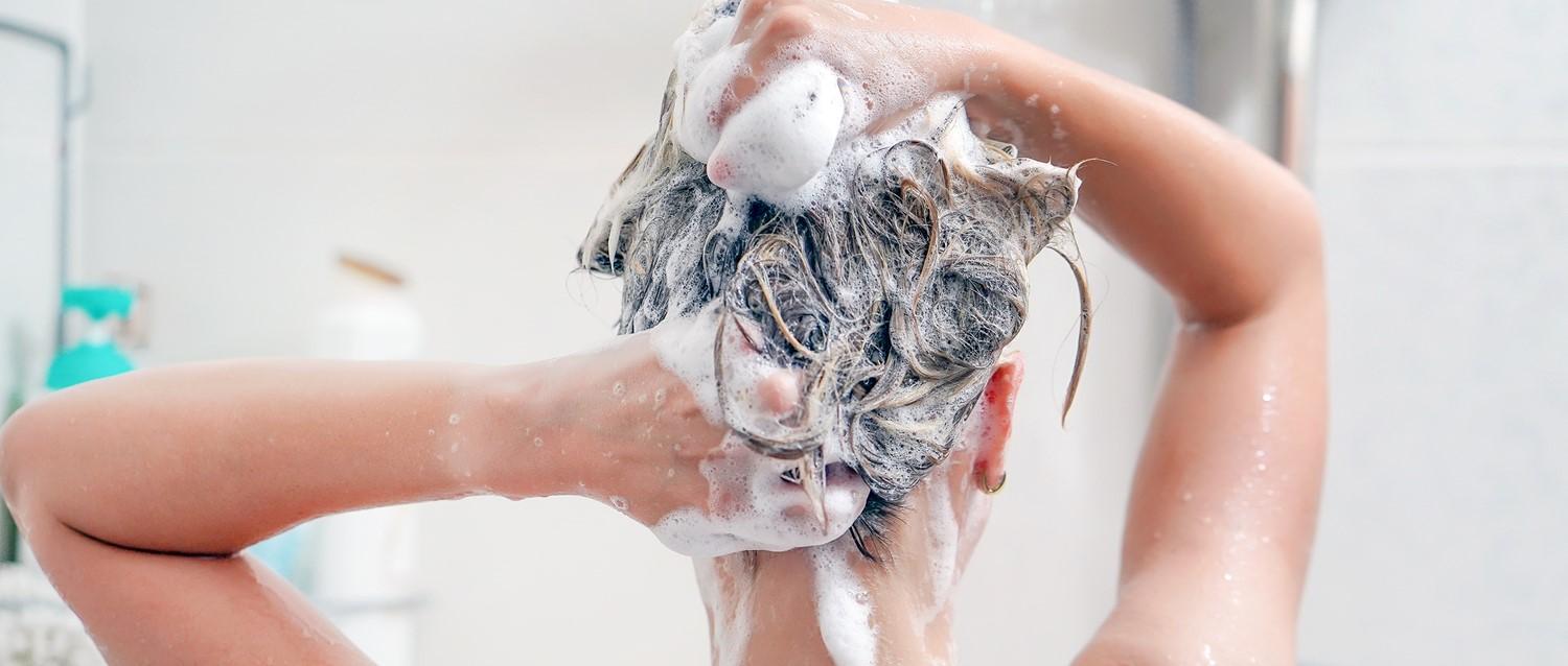 À quelle fréquence devez-vous vous laver les cheveux ?
