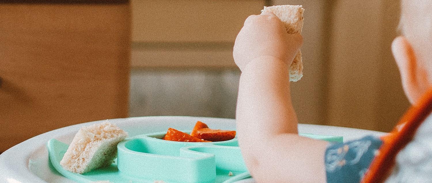 Comment sevrer un bébé souffrant d'une allergie aux protéines de lait de vache (APLV) ?
