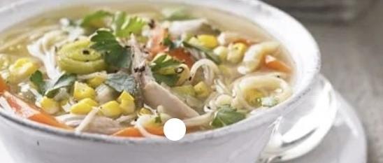 Soupe au poulet, au maïs doux et aux nouilles