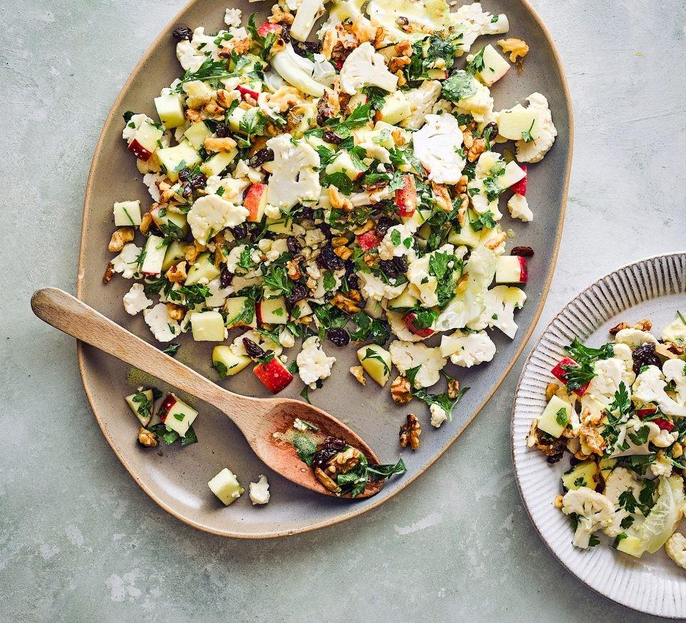 Salade de noix, de chou-fleur et de pommes